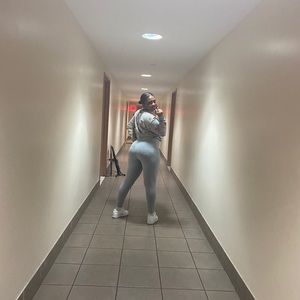 Meet your Posher, Niya